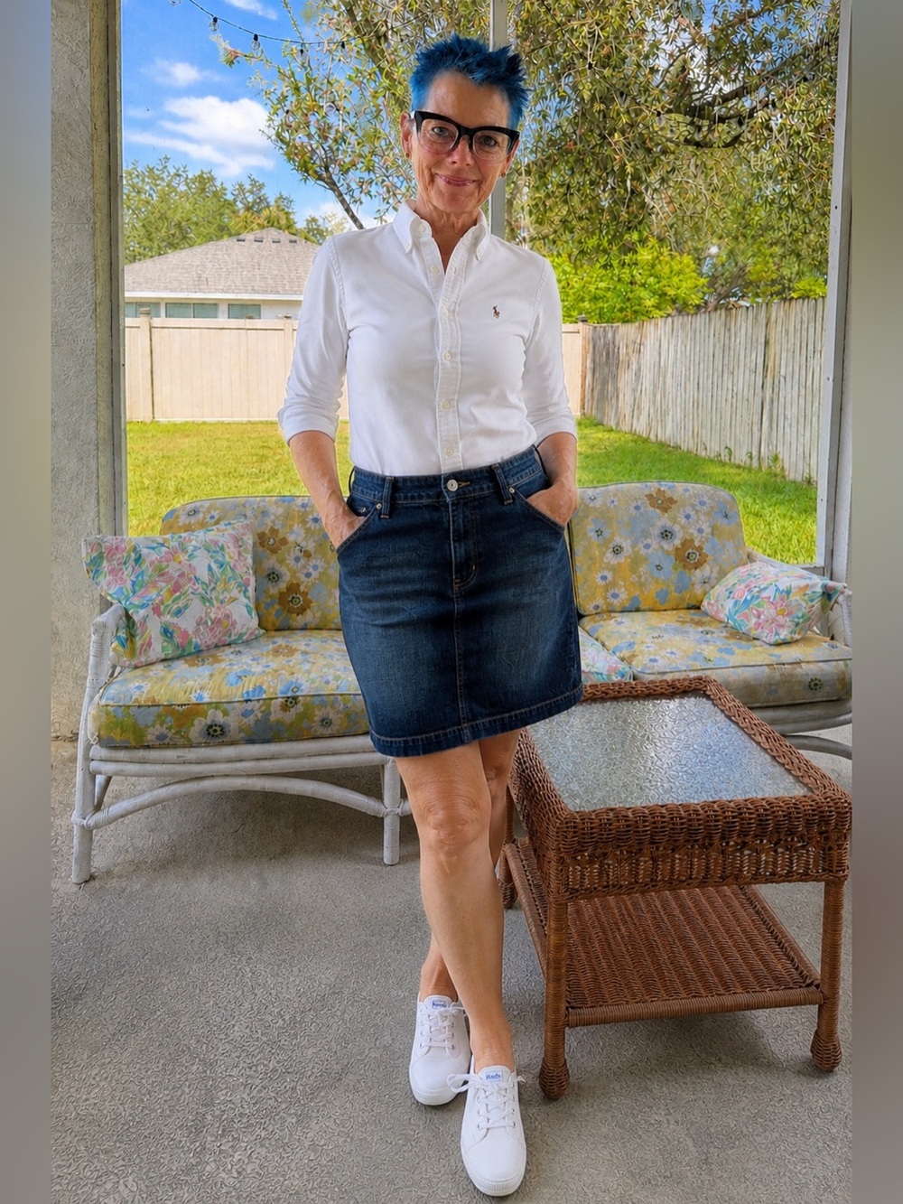 Bebe Y2K Denim Mini Skirt Size 28 Dark Wash Faded Low Rise 2000s Pencil Stretch